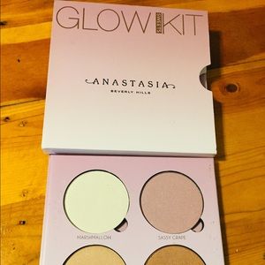 Anastasia glow kit